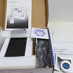 Vintage ROYAL Digital Photo Frame plus the Digital Photo Keychain
